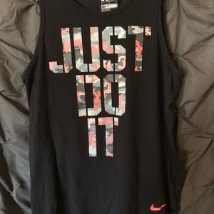 💪🏼Bundle of assorted Nike Dri-Fit tank tops💪🏼